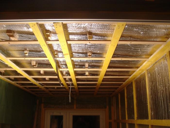 как обшить потолок пластиковыми панелями