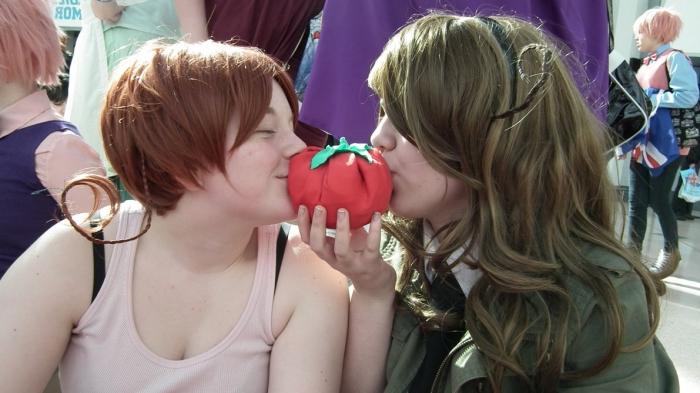 Как научиться целоваться на помидорах? Первый шаг к живому человеку