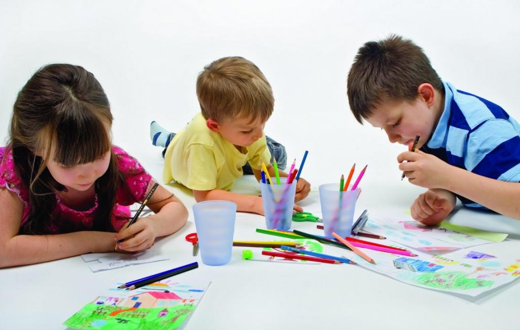 дети рисуют