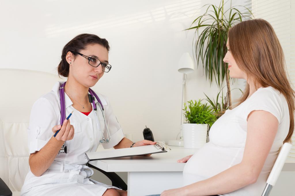 Беременная женщина у врача