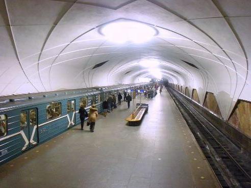  первая станция метро в москве