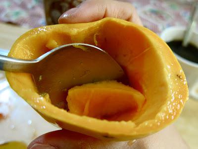едят ли кожуру манго 