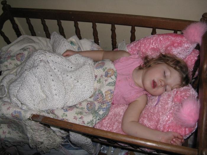 Когда дети начинают спать всю ночь?