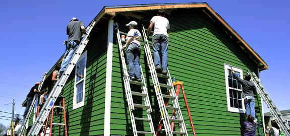 Чем покрасить деревянный дом снаружи? Выбираем материал грамотно