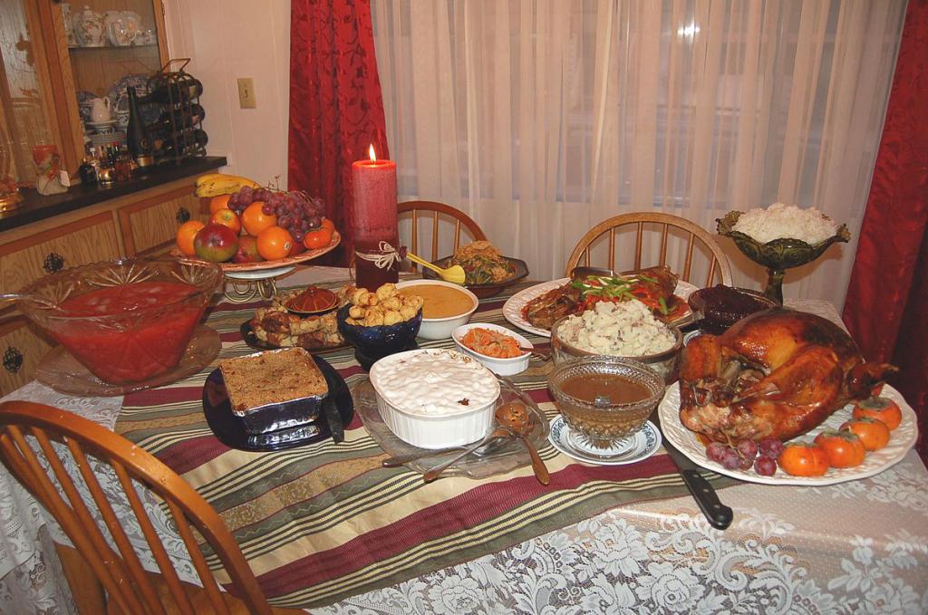 Сервировка стола на День Благодарения в Канаде