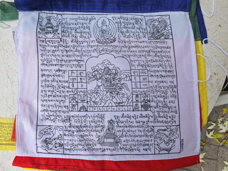 Тибетский молитвенный флаг