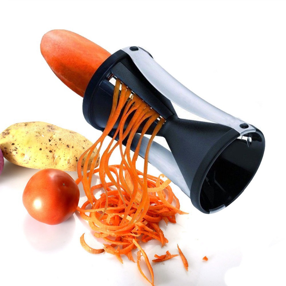 Натираем морковку для салата