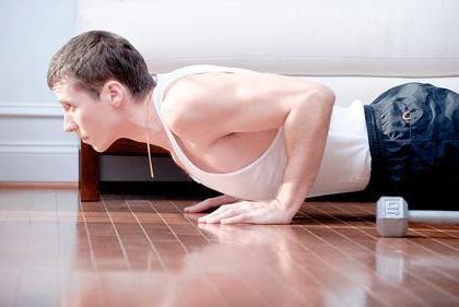 Комплекс упражнений ежедневной утренней гимнастики для мужчин