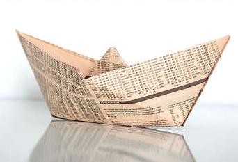 бумажный кораблик из газеты