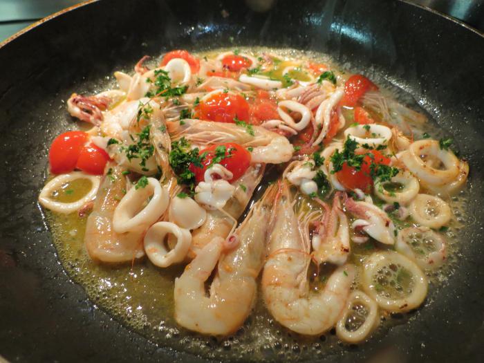 Паста с кальмарами - любимое блюдо итальянцев