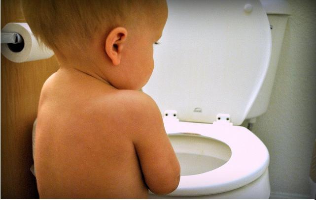 грудной ребенок не может сходить в туалет