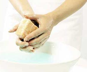 Как очистить руки от маслят