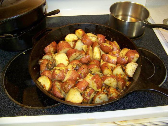 как жарить картошку на сковороде с корочкой
