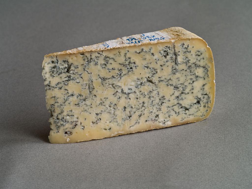 голубой сыр с плесенью