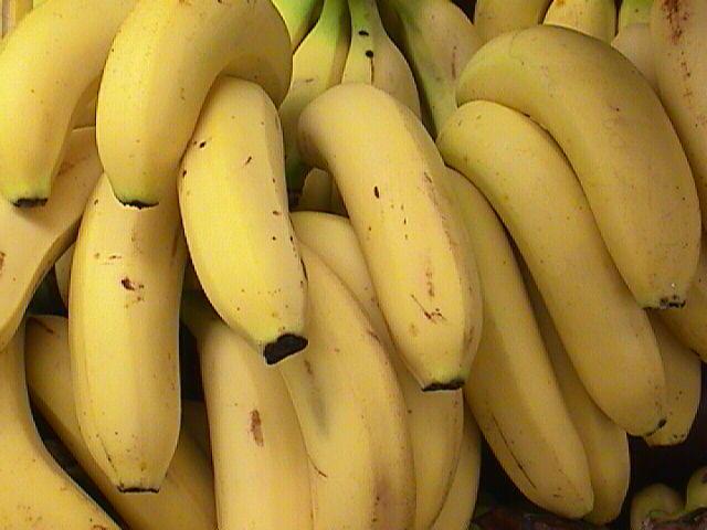 сколько углеводов в банане 100г