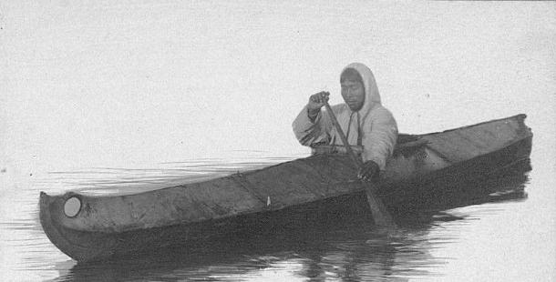 Традиционная эскимосская кожаная лодка
