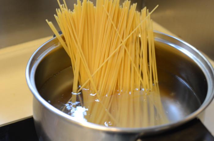 как варить спагетти в кастрюле