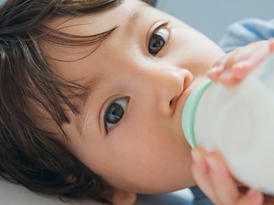 Детская молочная смесь нестожен