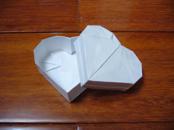 Коробочка-сердечко из бумаги