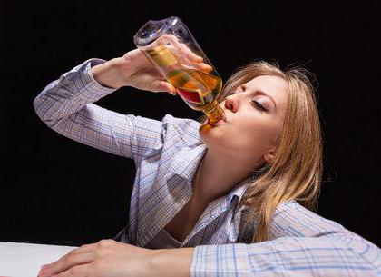 почему женщины пьют 