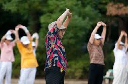 Утренняя зарядка для пожилых людей: особенности, упражнения, правила и рекомендации
