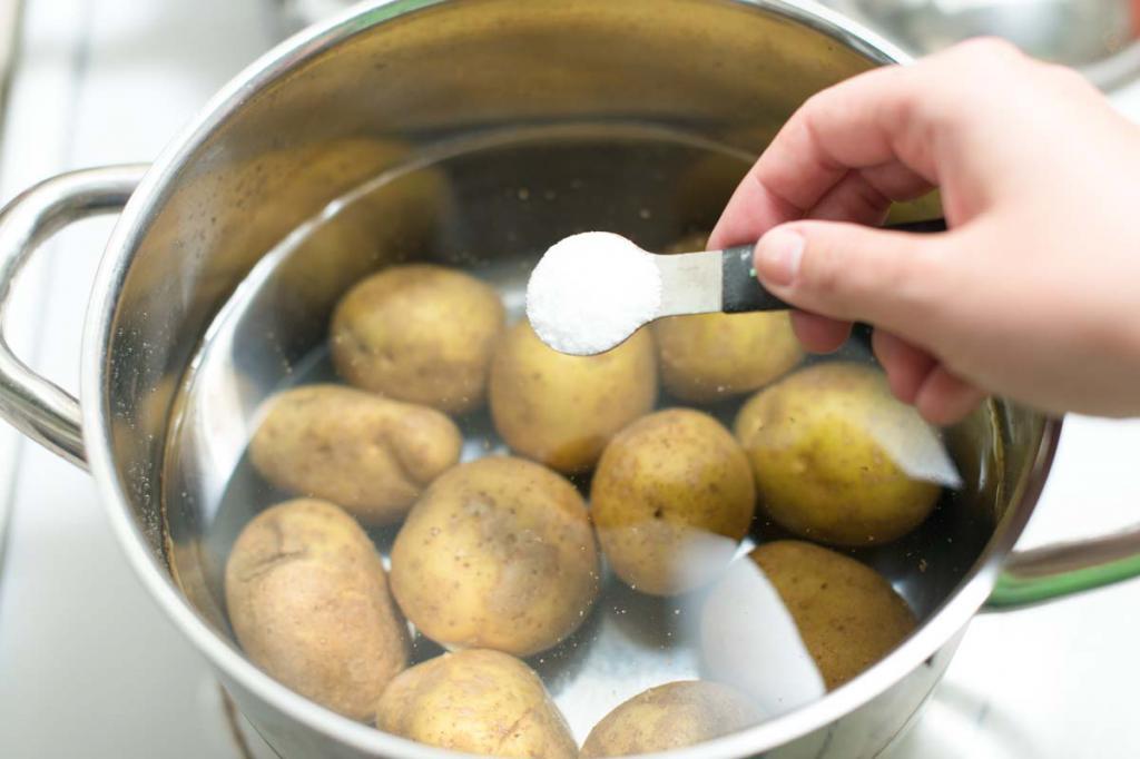 как варить картошку в кастрюле