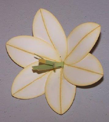 лилия из бумаги оригами