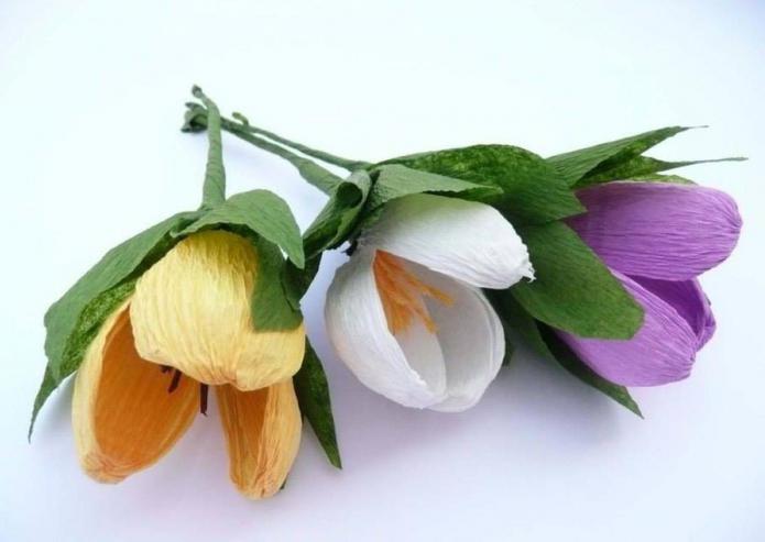цветы из гофрированной бумаги лилии