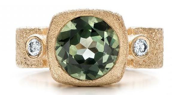 Серебряные кольца с зеленым камнем