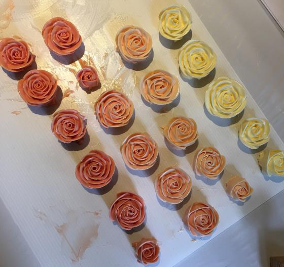Украсить торт цветами из крема