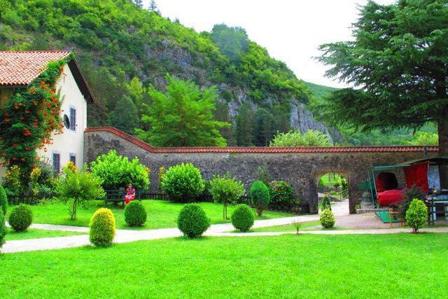 монастырь в городе морача черногория