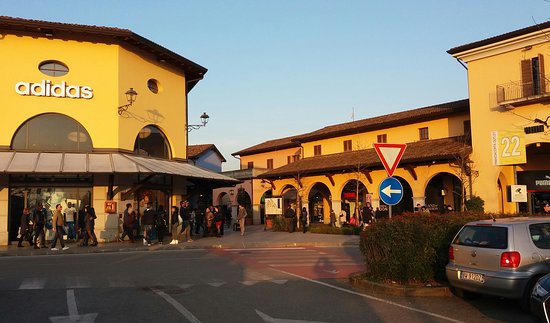 Аутлеты под Миланом: Serravalle, Fidenza Village, Franciacorta
