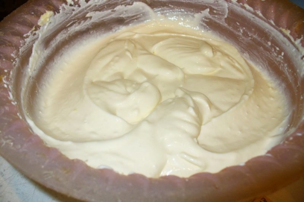 Крем для бисквитного коржа из сметаны: ингредиенты, рецепт приготовления
