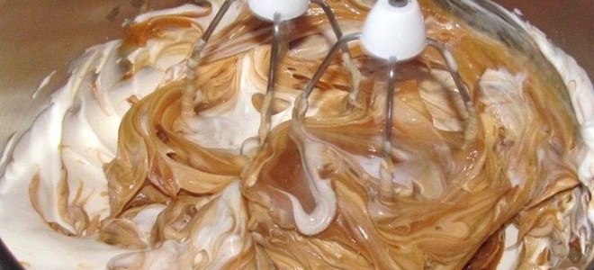 Крем для бисквитного коржа из сметаны: ингредиенты, рецепт приготовления