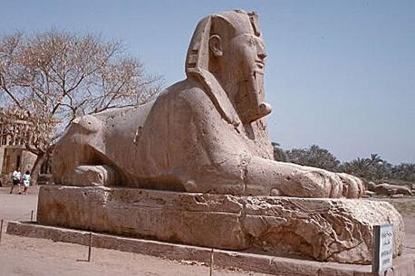 древнейшей столицей египта был город [