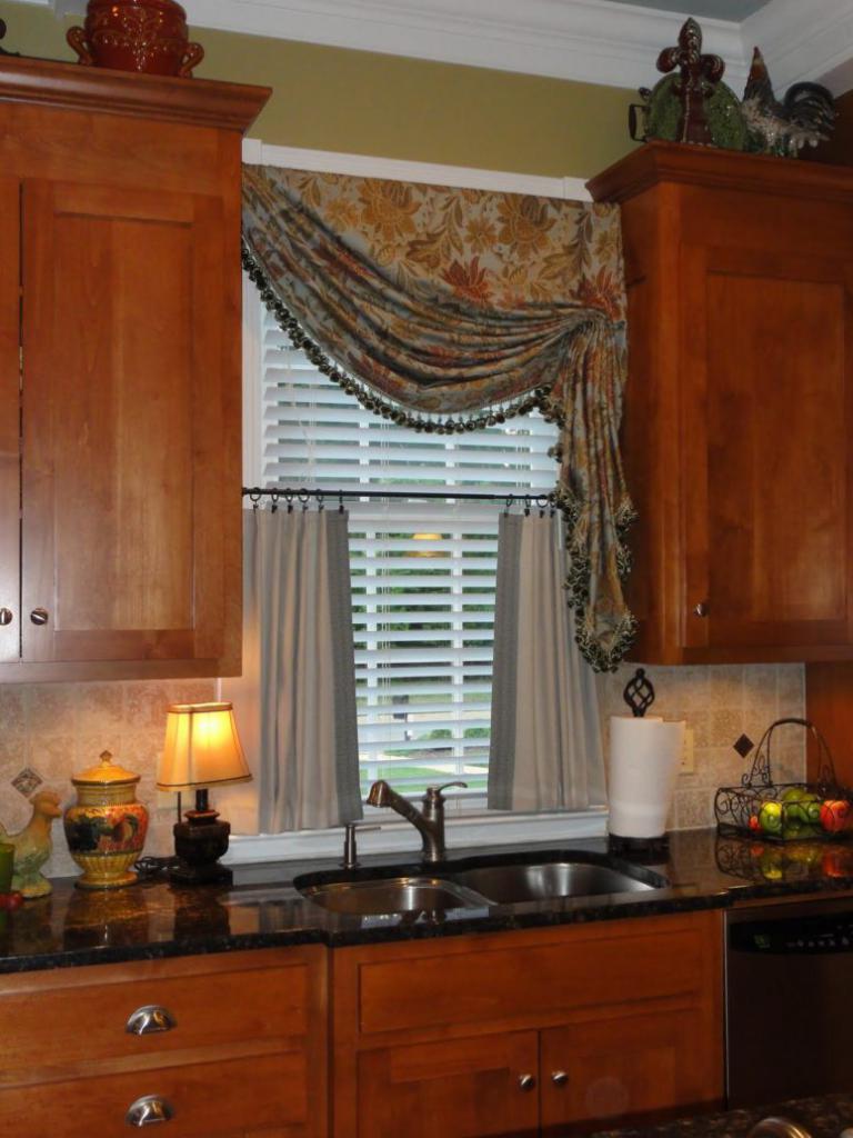 Дизайн окна на кухне