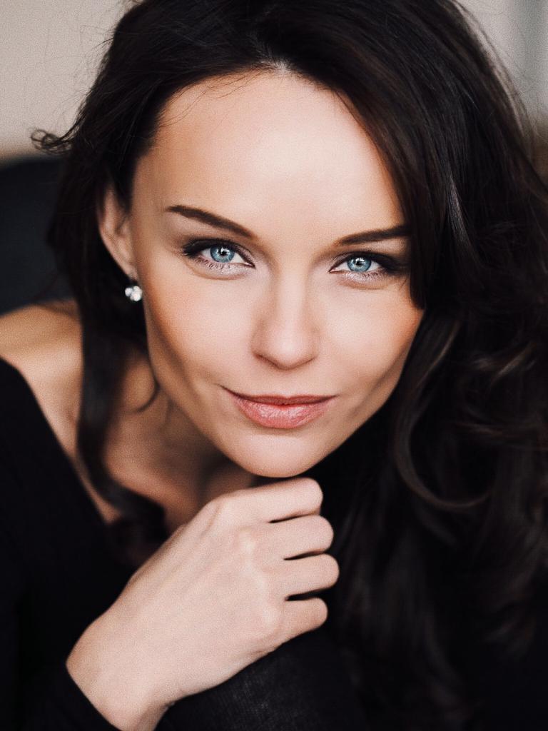 Актриса Юлия Подозерова