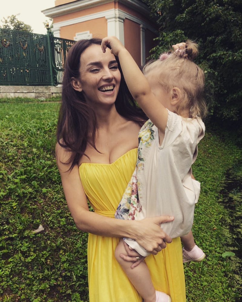Актриса Юлия Зимина со своей дочерью симоной