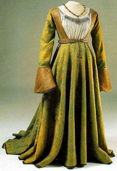старинное женское платье