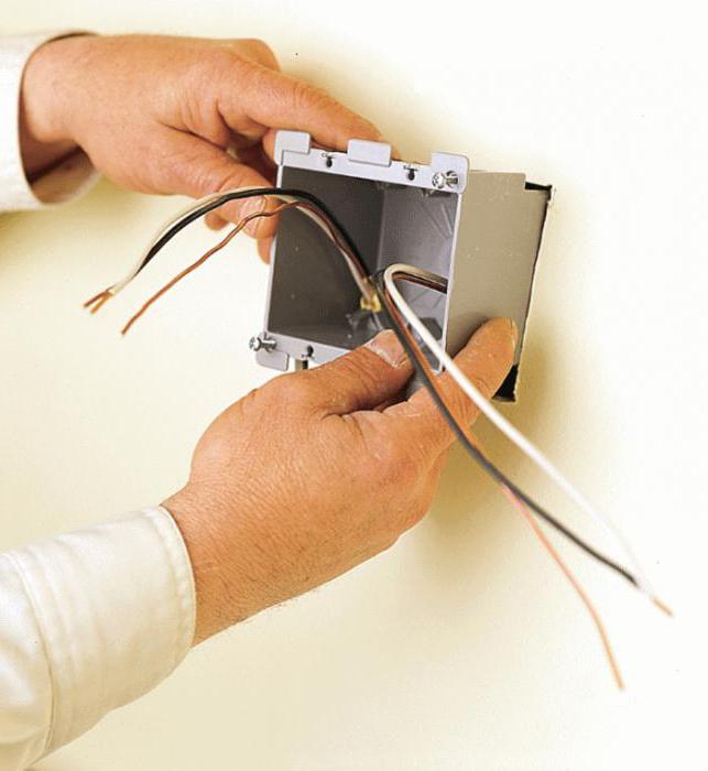 Подключение выключателя и розетки от одного провода