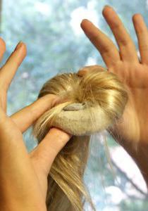 Как сделать бублик для волос своими руками