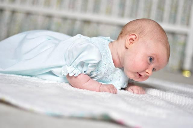 ребенок 2 месяца развитие и психология фото