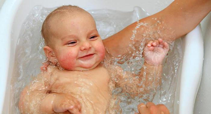 стоит ли купать грудного ребенка насморке