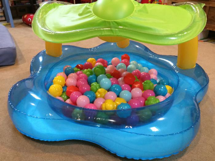 бассейн с шариками для детей