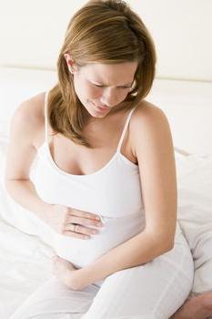 Режущая боль внизу живота при беременности: причины