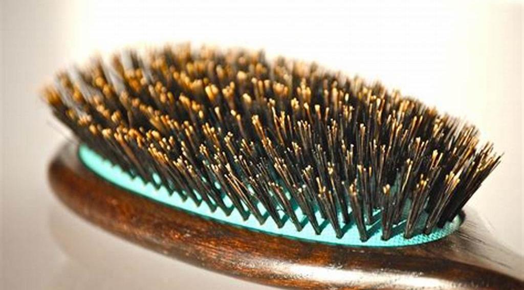 Аромарасчесывание волос: инструкция, советы по подбору масла
