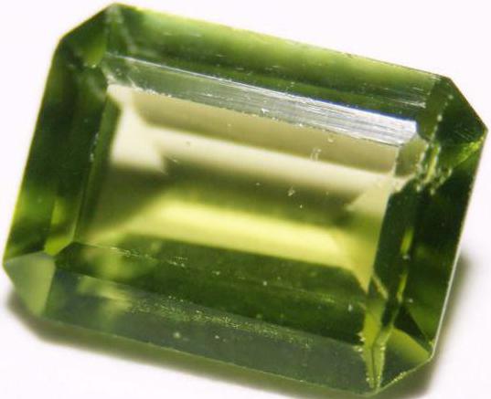 какой драгоценный камень зеленого цвета
