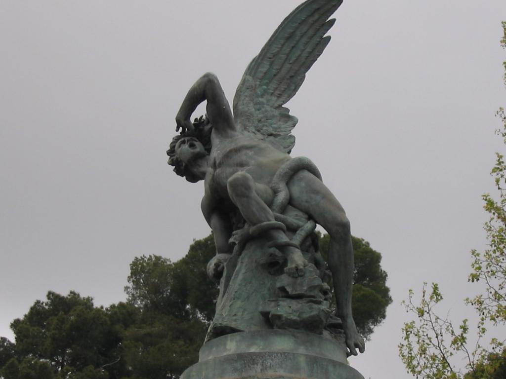 статуя Люцифера