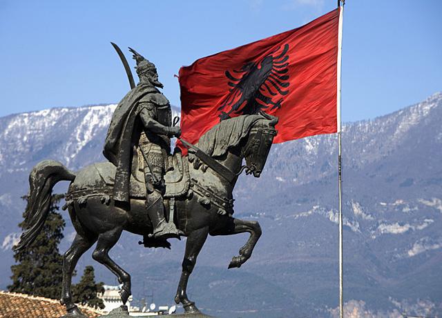флаг и герб Албании