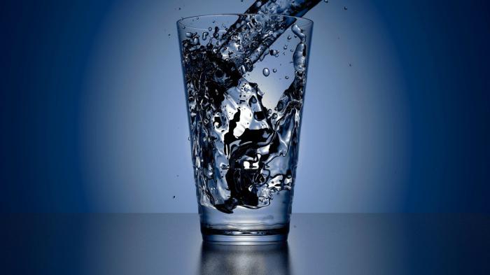 Как правильно пить воду в течение дня, чтобы похудеть